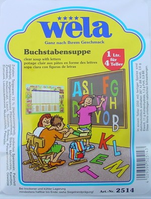 Klare Suppe mit Buchstaben-Nudeln